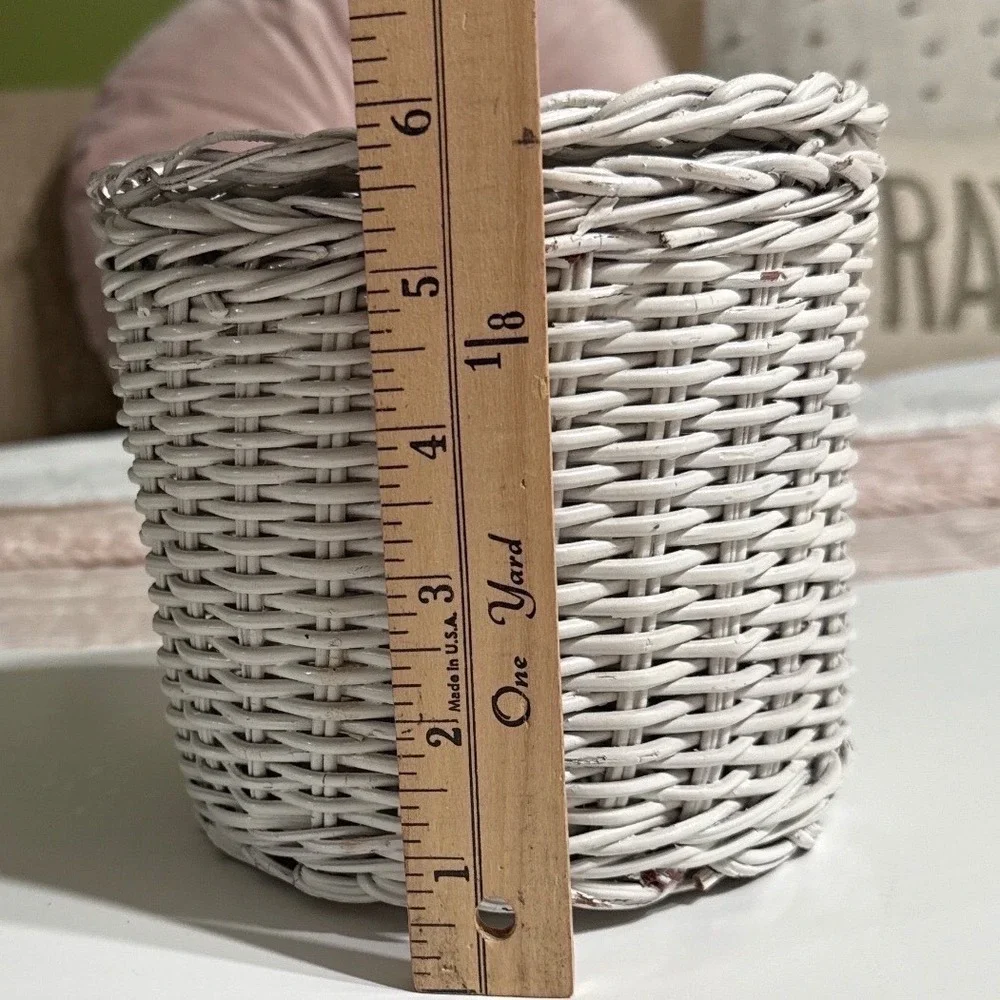 Vintage White Woven Wicker Round Storage Basket with Lid Small Decorative Bin
